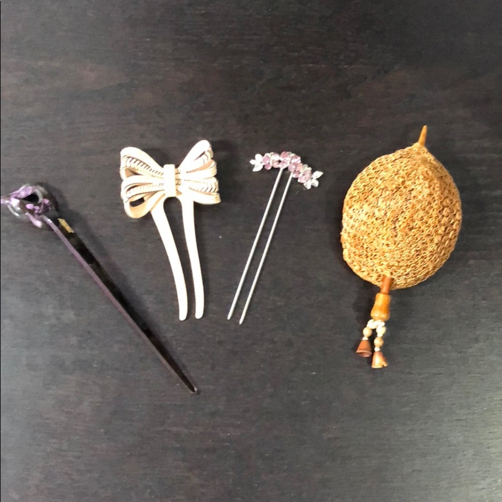 No brand  /  Hair Accessories set of 4